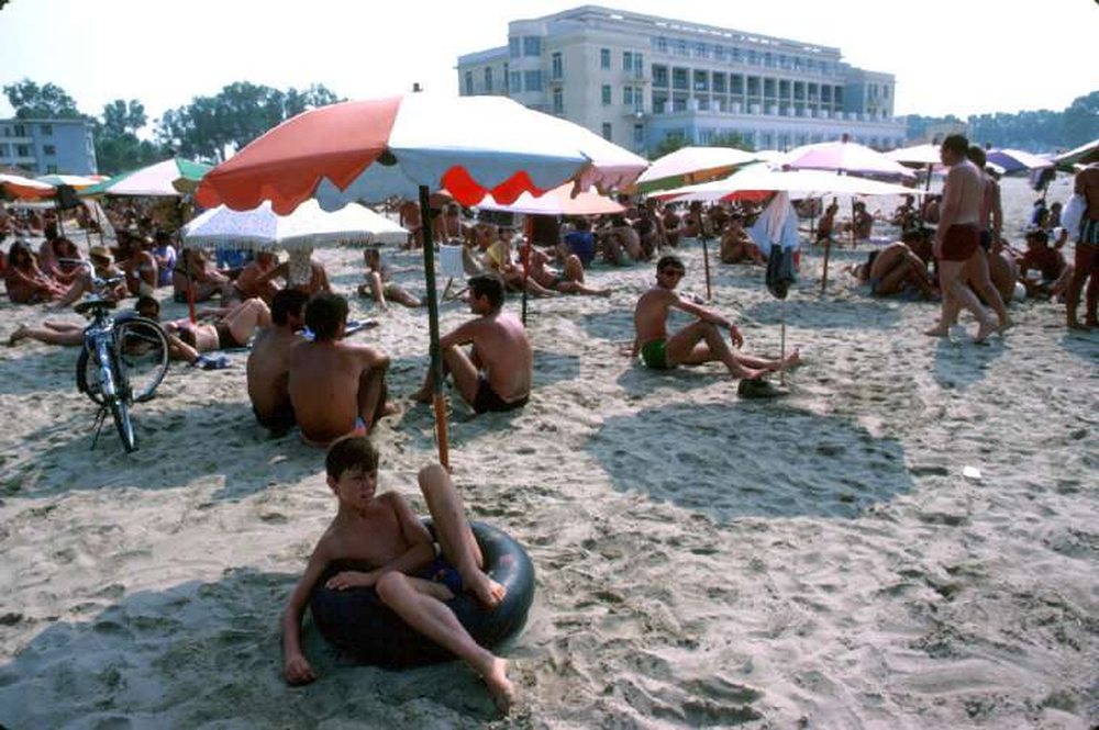 Foto t&euml; rralla/ Vera e vitit 1984, ja si i kalonim pushimet