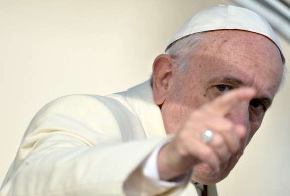 Mafia ngre dor&euml;n kund&euml;r Papa Franceskut