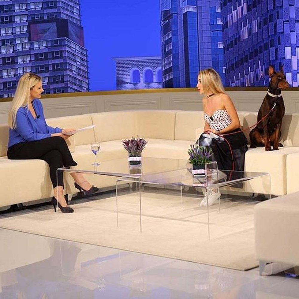 Roza Lati mallkon pronarin e medias q&euml; i premtoi pun&euml;