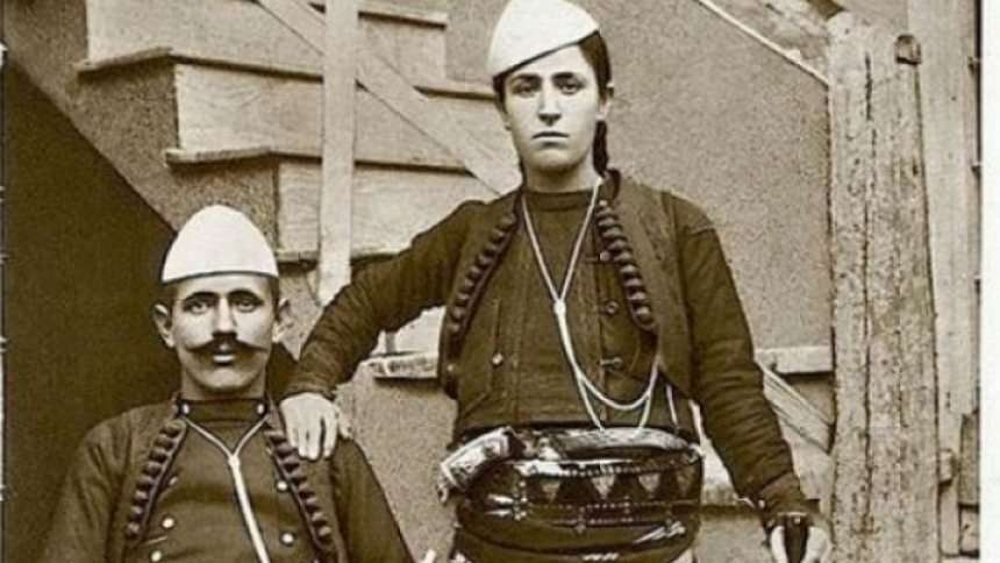 Zbulohet nj&euml; foto e rrall&euml; e Azem Galic&euml;s
