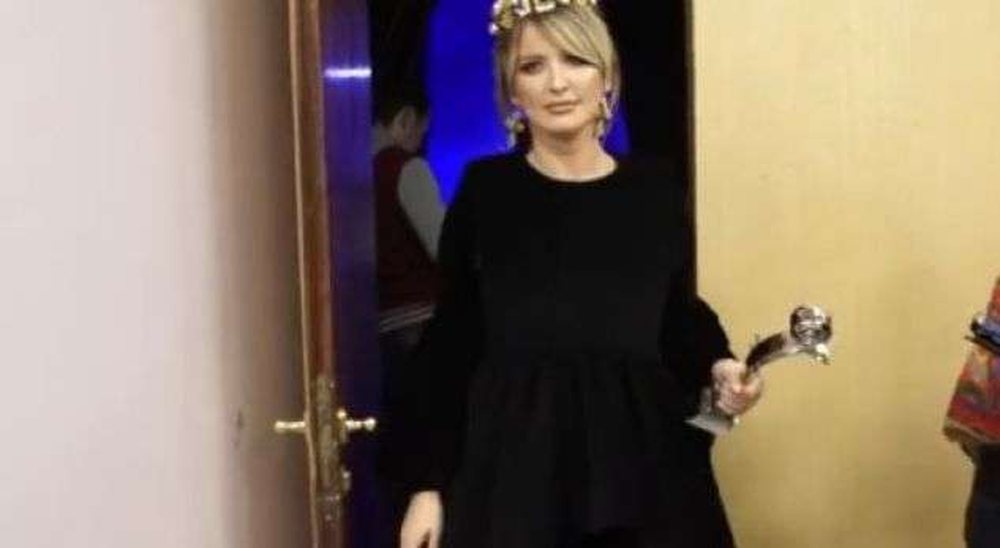 Tuna braktisi "K&euml;ng&euml;n magjike". "Nuk m&euml; plas