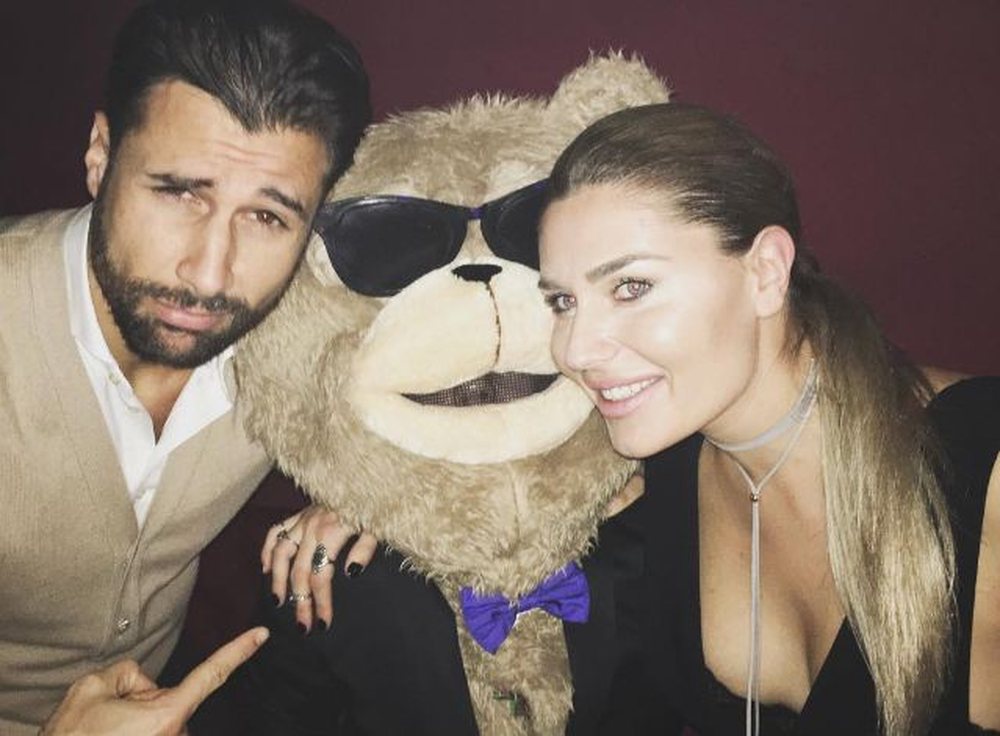 Pas kaq koh&euml;sh Lorik Cana shfaqet me gruan, Monica (foto)