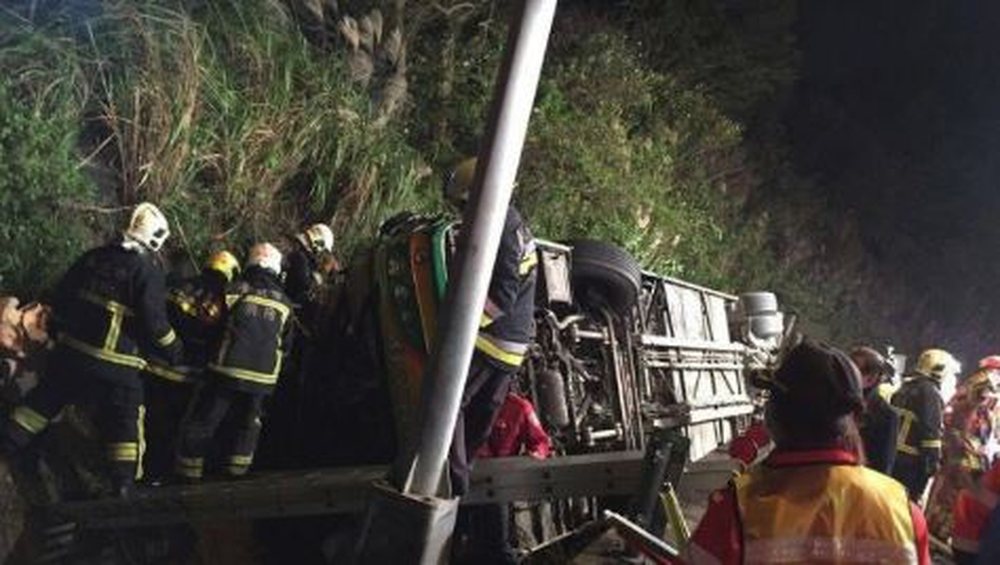 P&euml;rmbyset autobusi n&euml; rrug&euml;, 28 persona humb&euml;n