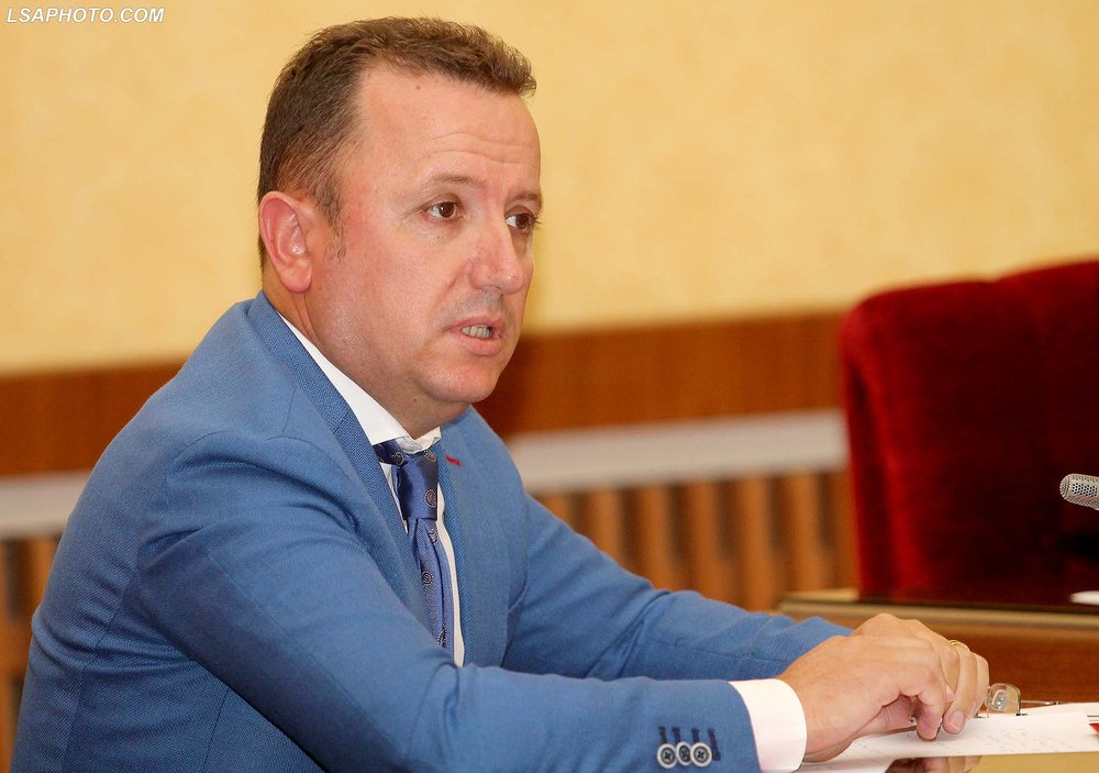 'Deputet&euml; kan&euml; futur mjete pa paguar detyrimet doganore',