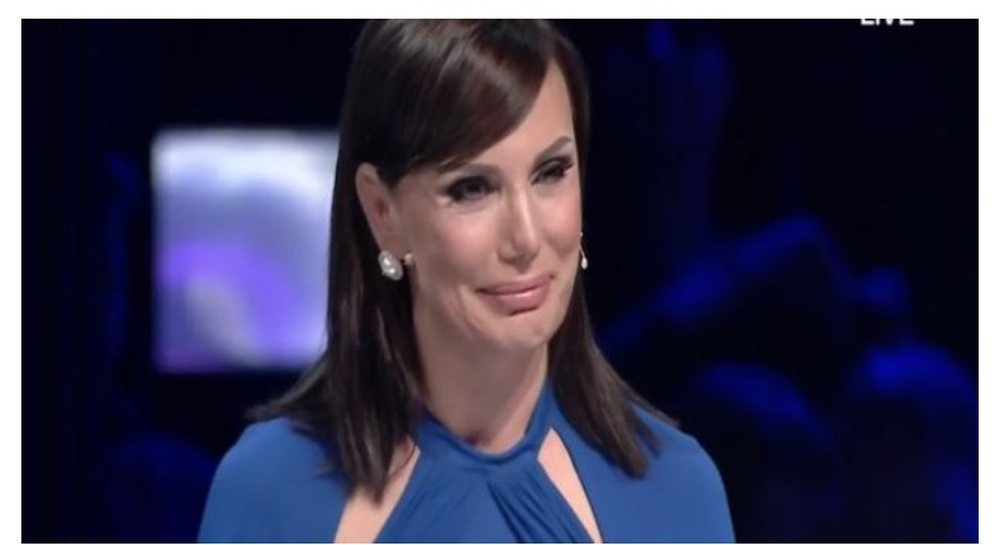 Alb&euml;rie Had&euml;rgjonaj p&euml;rlotet me interpretimin e mbes&euml;s