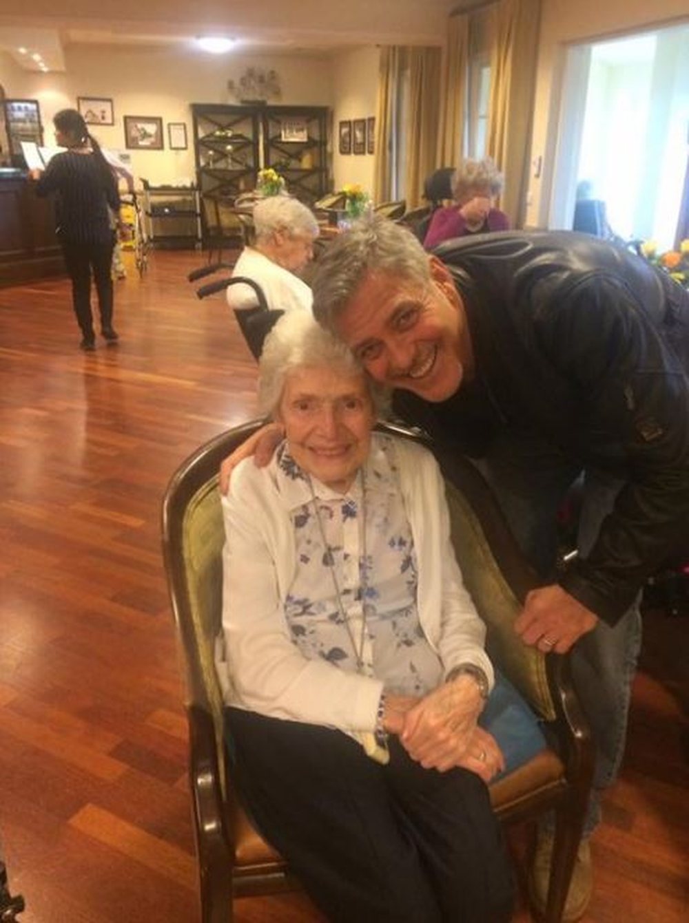 Kjo supriz&euml; e George Clooney p&euml;r fansen tij t&euml; zjarrt&euml;