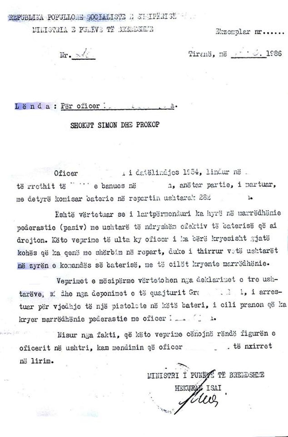 Dokumenti i vitit 1986/ Oficeri u kap duke b&euml;r&euml; seks me ushtarin