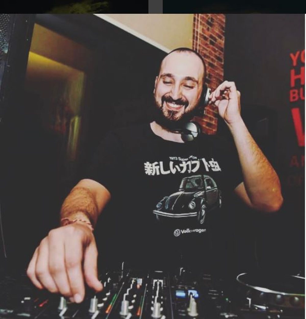 Dj Viki s&euml; shpejti baba (FOTO)