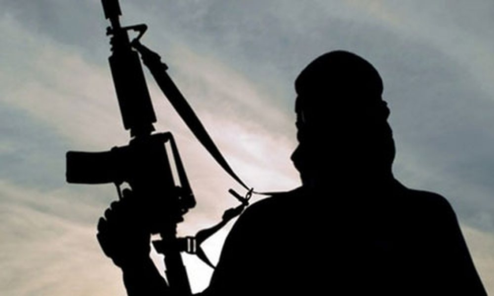 Frika nga terrorizmi, Italia d&euml;bon shqiptarin, maqedonasin dhe dy shtetas