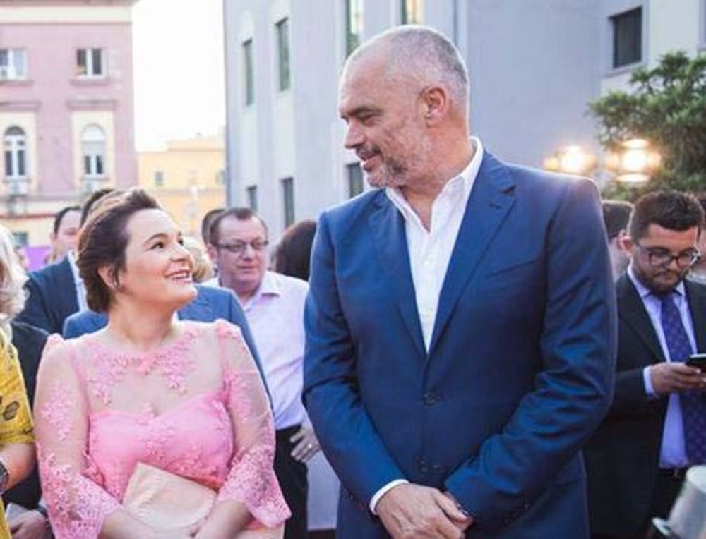 Habit Kryemadhi: I puthi vajz&euml;s sime dor&euml;n, nj&euml; jav&euml; m&euml;