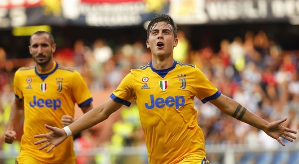 VIDEO/ Juventus p&euml;rmbys Genoan, me triplet&euml; nga Dybala