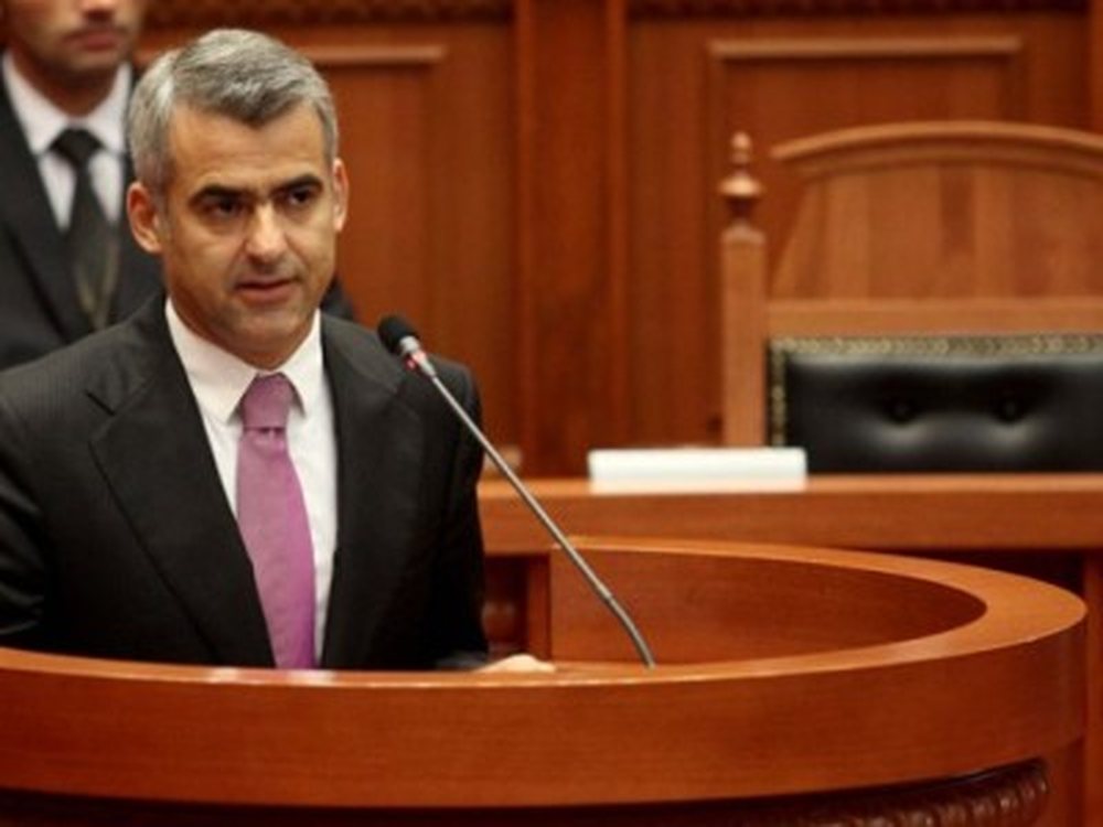 Dule n&euml; Kuvend: Fredi Beleri i burgosur politik