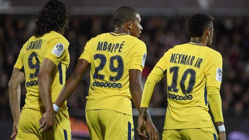 Sot t&euml; gjith&euml; syt&euml; te PSG/ N&euml; fush&euml; Cavani,