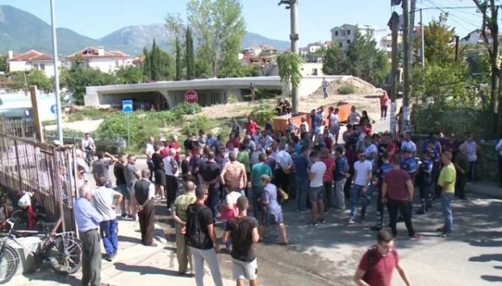 Policia e FNSH &ldquo;blindojn&euml;&rdquo; Shkoz&euml;n, IKMT n&euml; aksion