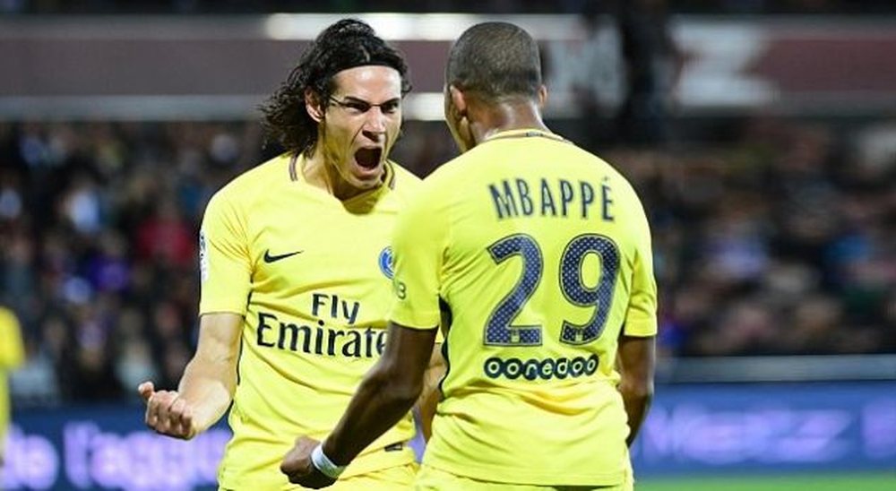 VIDEO/ PSG fiton 5-1 ndaj Metz me gola t&euml; Cavani, Mbappe dhe Neymar