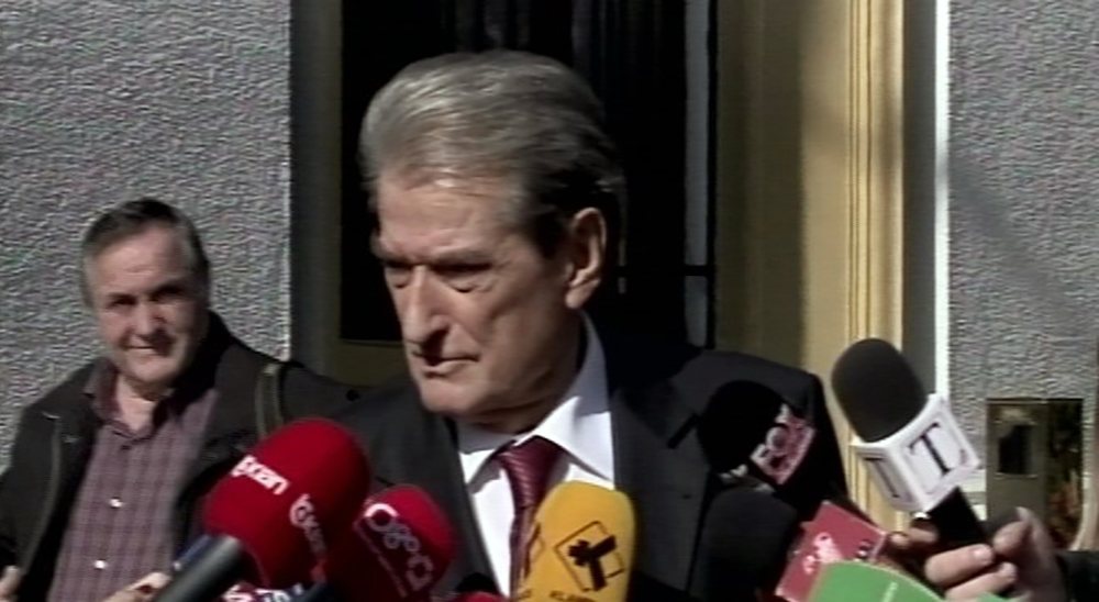 Ru&ccedil;i i nd&euml;rpret fjal&euml;n, Berisha largohet nga salla: Kjo