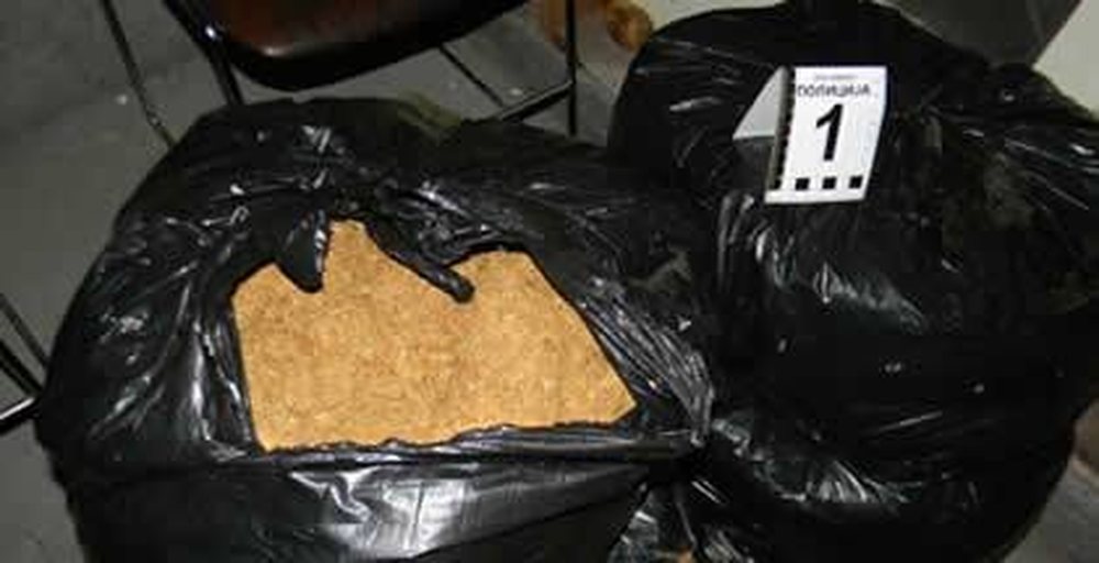 Kapet furgoni me 700 kg duhan t&euml; grir&euml; kontraband&euml;