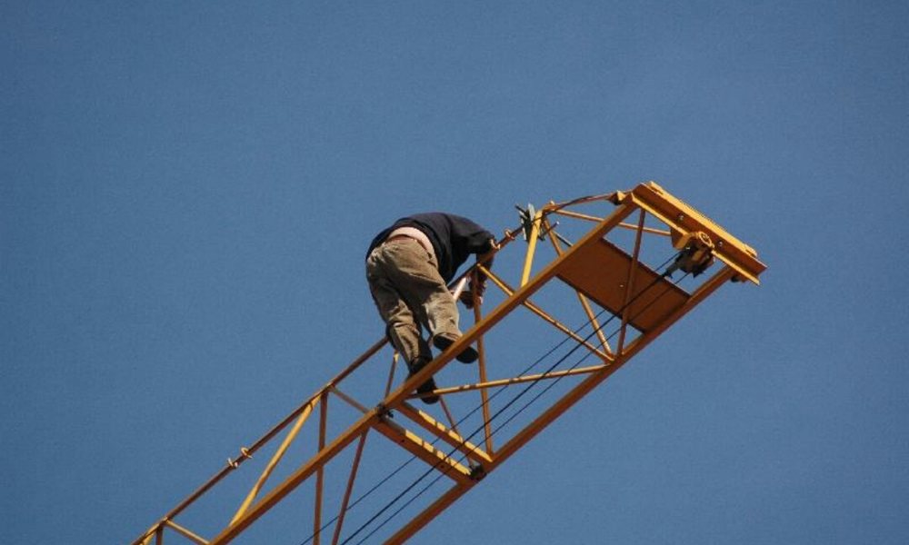 &Ccedil;ifti i bashk&euml;short&euml;ve hipin sip&euml;r vin&ccedil;it,