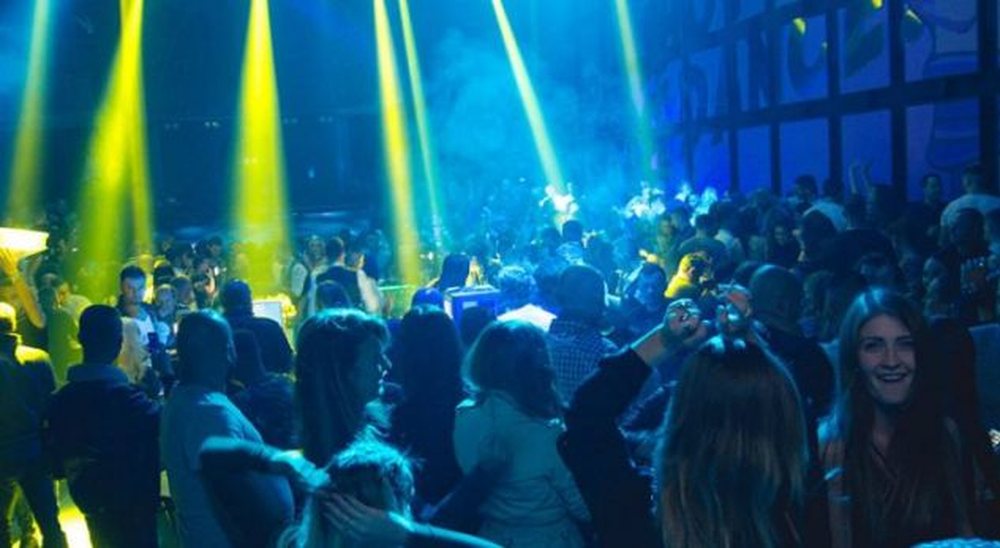 LAJM I FUNDIT/ Qeveria vendos mbylljen e klubeve t&euml; nat&euml;s dhe lounge