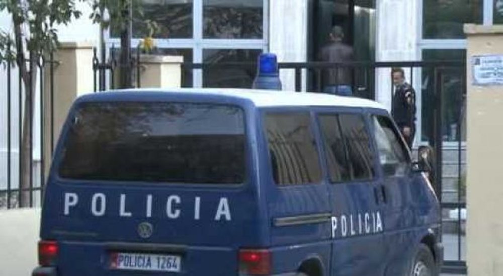 Thyhet dera e KZAZ n&euml; Kavaj&euml;