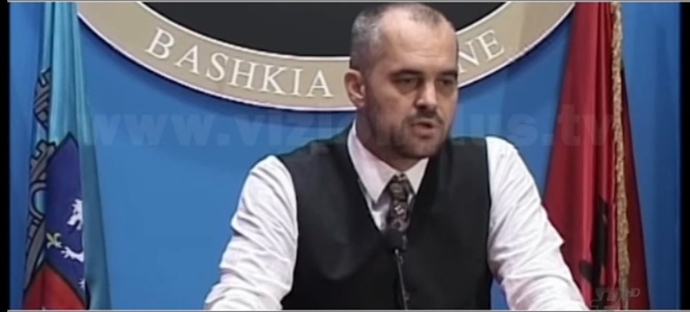 VIDEO/ E mbani mend si sillej Rama me gazetar&euml;t kur ishte n&euml; bashki?