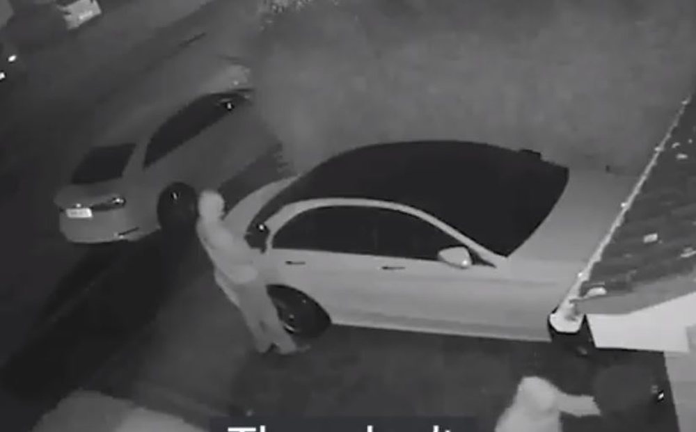 Hajdut&euml;t modern&euml;, shikoni si vidhet makina n&euml; m&euml; pak se 1