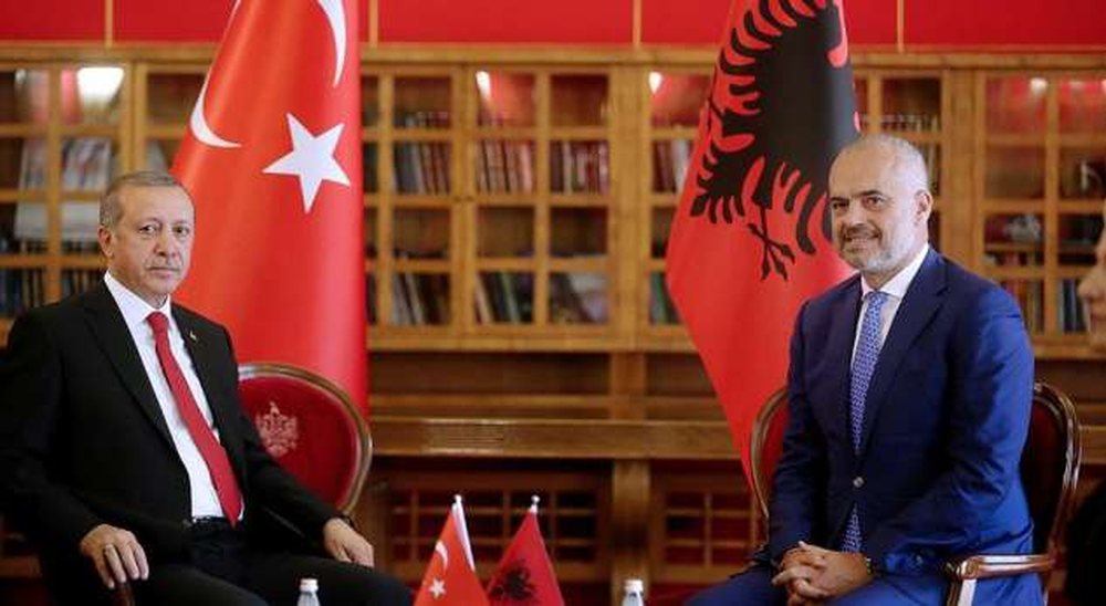 Rama, nj&euml; tjet&euml;r telash me v&euml;llain Taip
