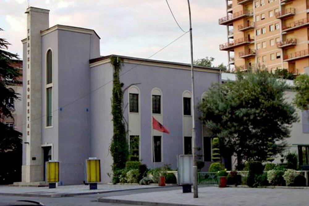Teatri Komb&euml;tar, fondi Venizelos dhe vullneti i munguar i ministres Kumbaro