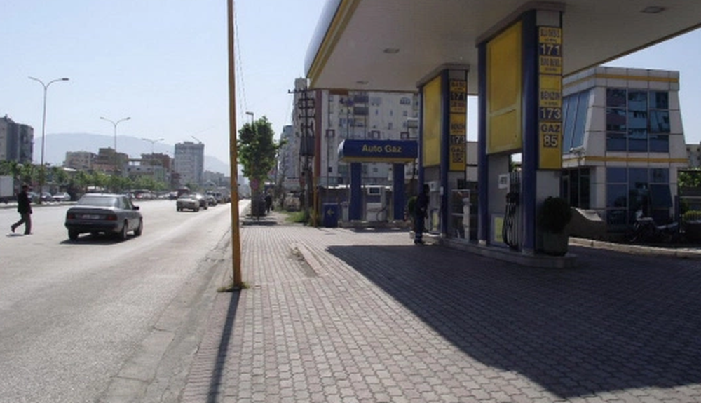 Grabitet karburanti n&euml; mes t&euml; dit&euml;s n&euml; Tiran&euml;