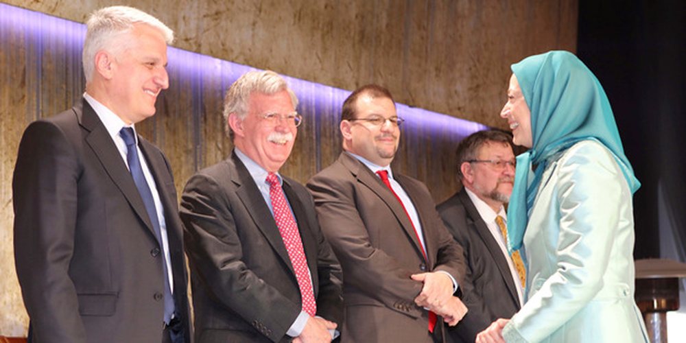 FOTO/ K&euml;shilltari i ri i Trump, John Bolton kur festonte Sulltan Nevruzin