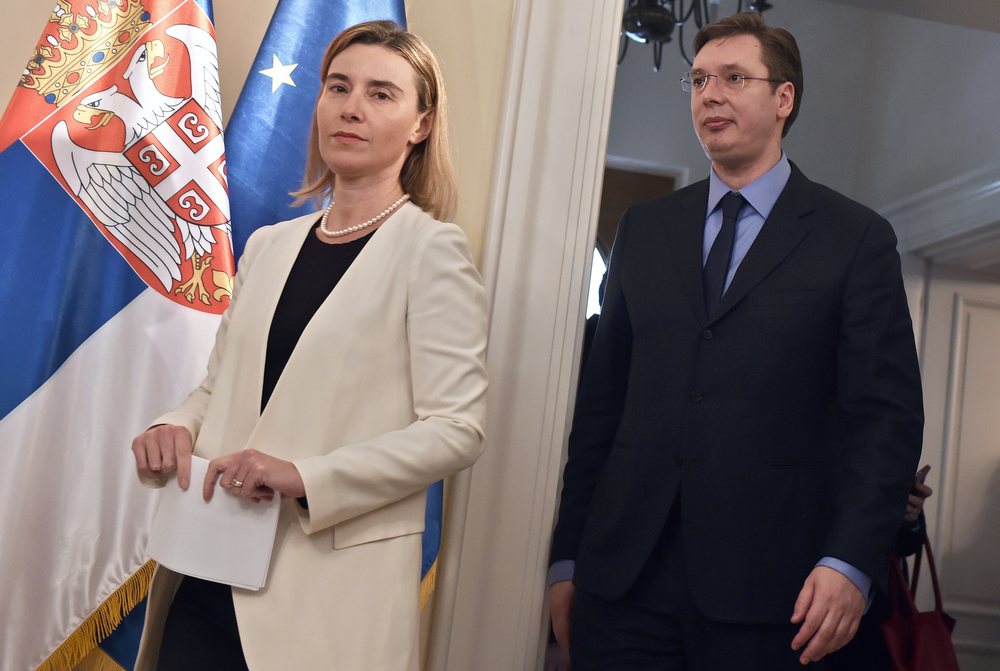Tensionet me Kosov&euml;n, Mogherini niset urgjent n&euml; Beograd