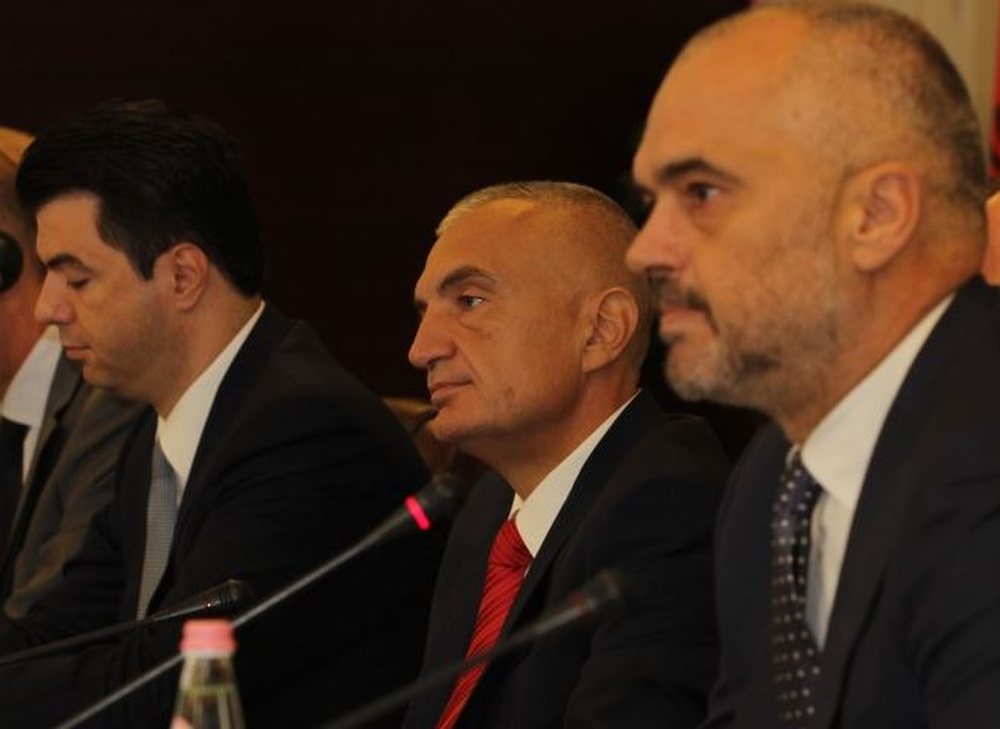 Votimi i demarkacionit n&euml; Kosov&euml;, reagon Tirana zyrtare
