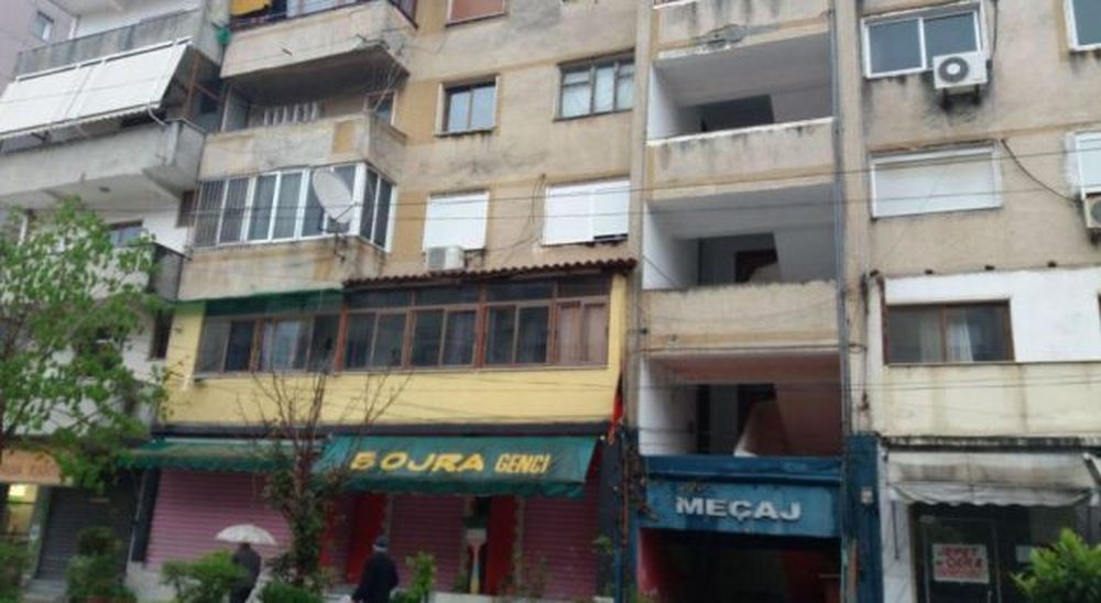 Tronditet Fieri/ Grabitja kthehet n&euml; luft&euml; mes policis&euml; dhe