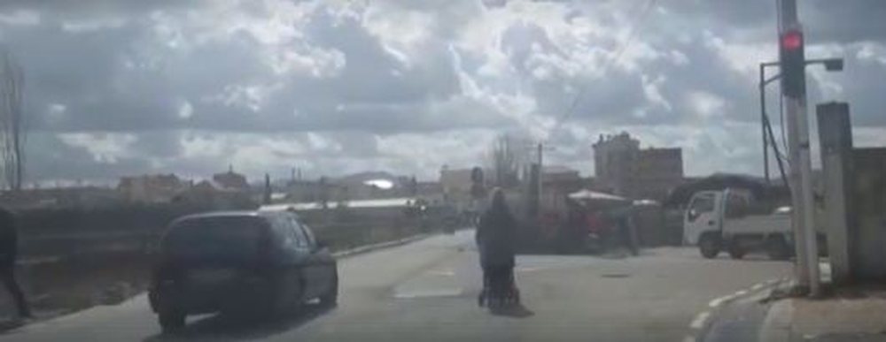 Kujdes! Ky &euml;sht&euml; semafori ku policia ju "ngre kurth" (video)