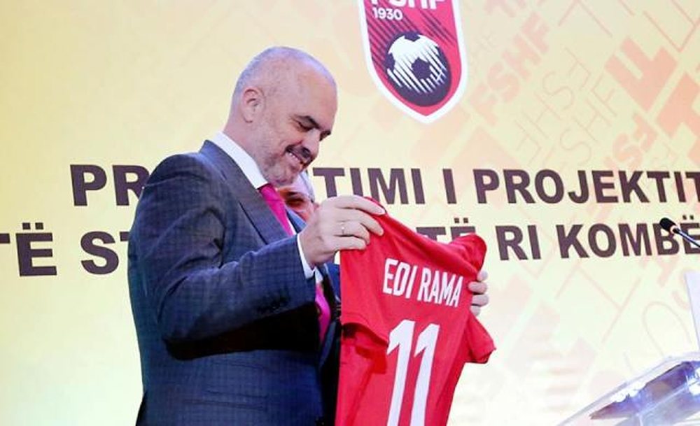 Basha i "zhvesh" Ram&euml;s bluz&euml;n e komb&euml;tares