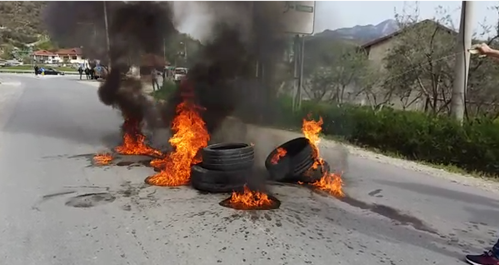 Video/ Tensionohet protesta e opozit&euml;s n&euml; Elbasan,