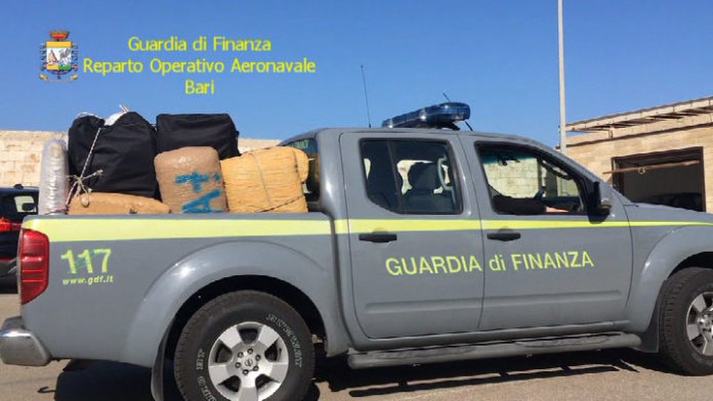 Kapet tjet&euml;r sasi e madhe droge, policia italiane sekuestron 2 ton hashash,