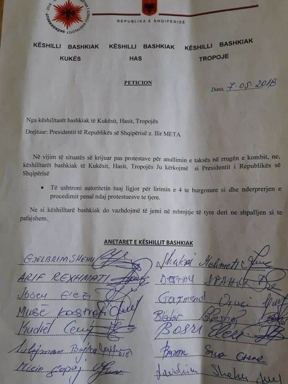 'T&euml; lirohen protestuesit e burgosur", peticion drejtuar
