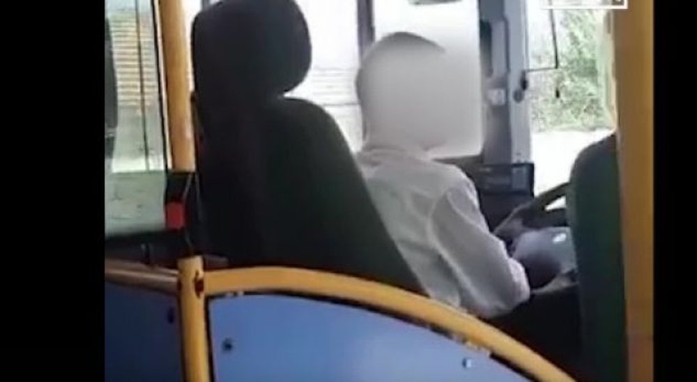 VIDEO/ Vajza 'i fut duart' n&euml; vend intim shoferit t&euml; urbanit