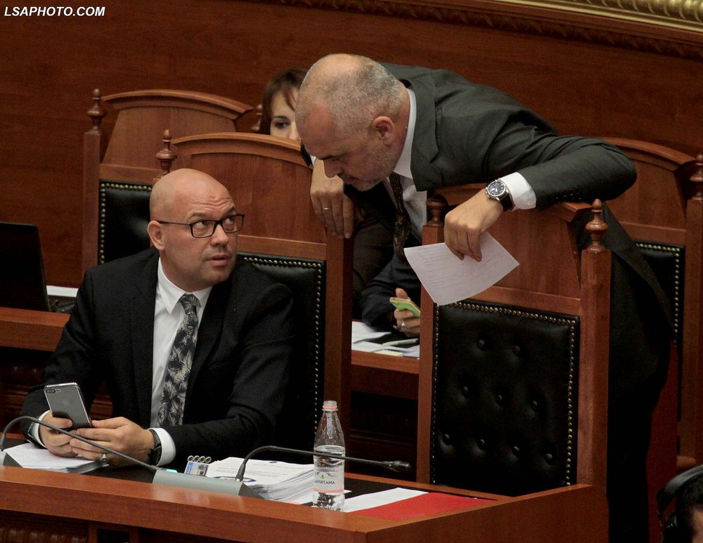 A u p&euml;rgjua Basha? Manjani p&euml;rmend akuzat e Ram&euml;s si