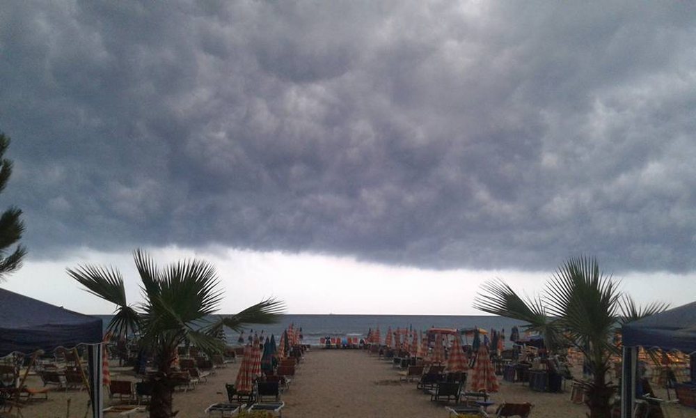 Shiu tremb pushuesit, boshatiset plazhi i Sh&euml;ngjinit
