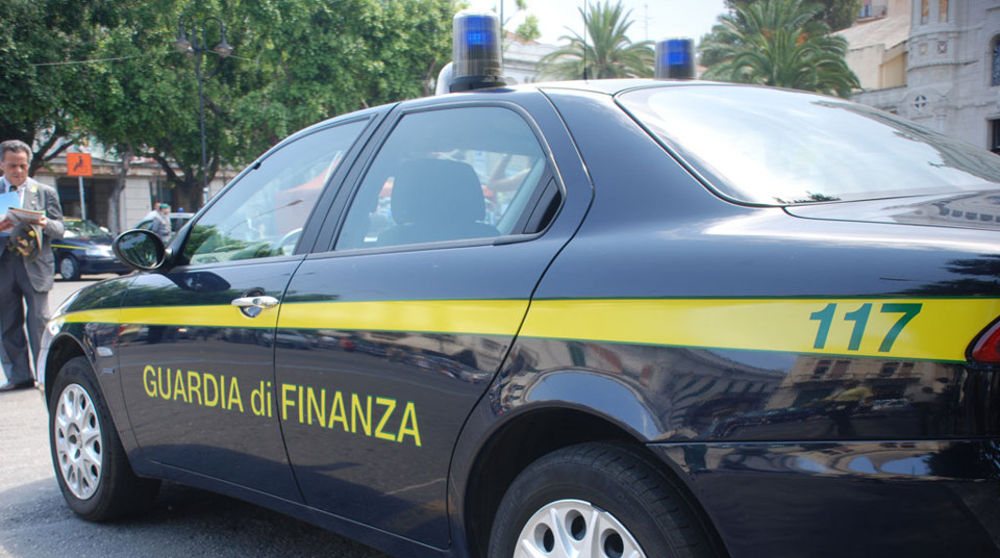Sekuestrohen n&euml; Itali dhjet&euml;ra makina luksoze me targa shqiptare