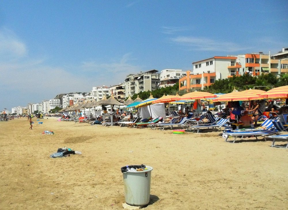 14-vje&ccedil;ari gjen vdekjen papritur tek Shk&euml;mbi i Kavaj&euml;s