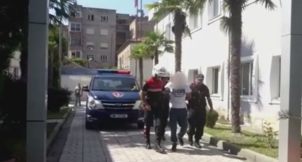 Vrau bashk&euml;shorten e tij 9 vite m&euml; par&euml;, arrestohet