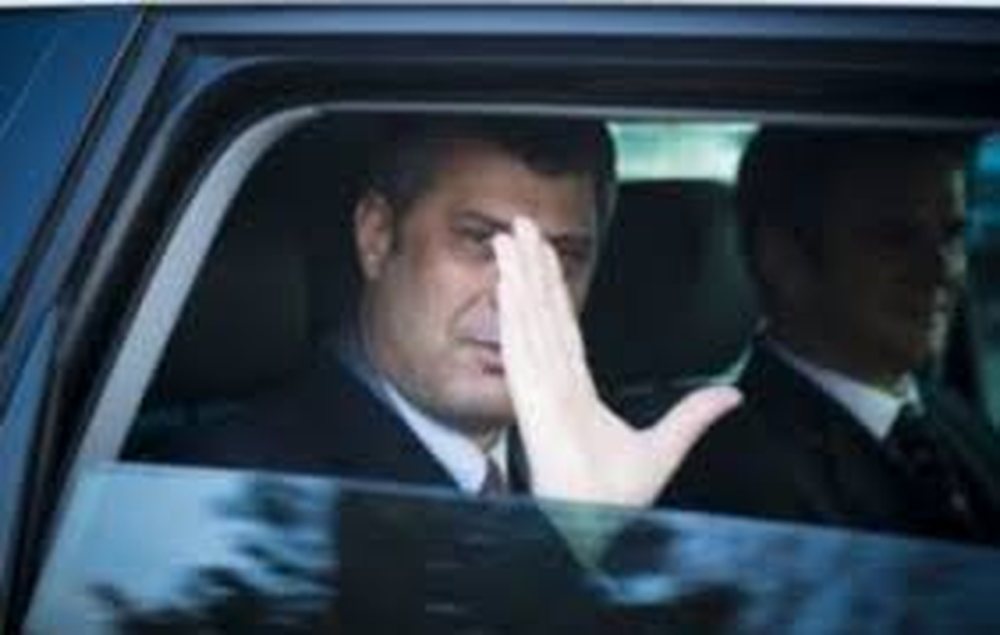 Aksidentohet eskorta e presidentit Hashim Tha&ccedil;i (VIDEO)
