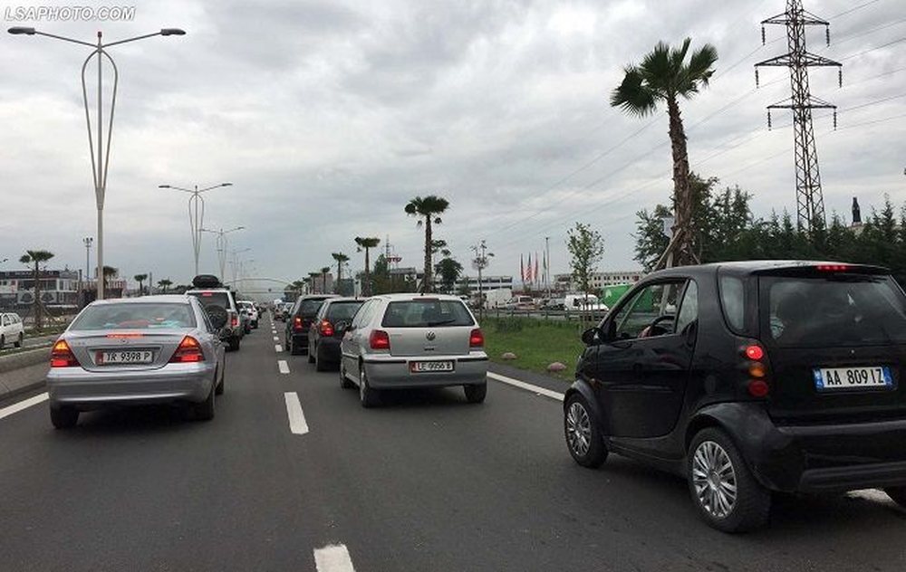 Bllokohet autostrada Tiran&euml;-Durr&euml;s