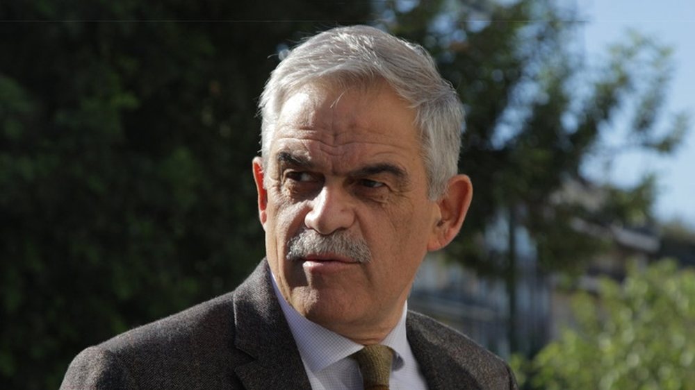 Zjarri apokaliptik n&euml; Athin&euml;, dor&euml;hiqet nj&euml; minist&euml;r i