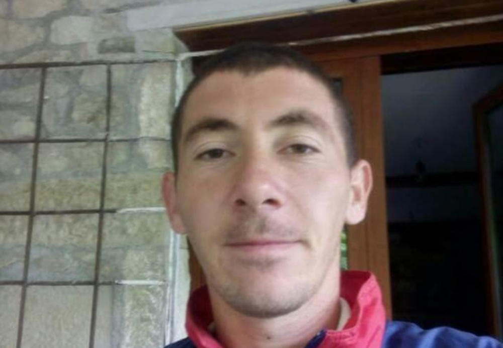 Autori i masakr&euml;s ende i lir&euml; dhe i armatosur, policia k&euml;rkon