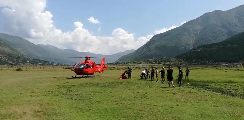 VIDEO/ Aksident n&euml; Krast&euml;, makina bie n&euml; humner&euml;, nj&euml; i