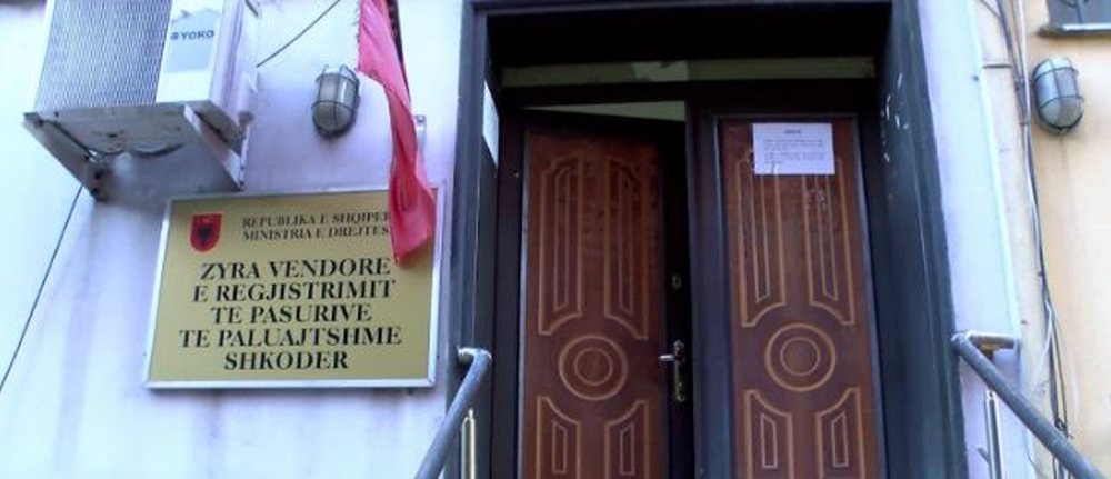 Arrestohet juristi i Hipotek&euml;s n&euml; Shkod&euml;r, n&euml; pranga dhe 3